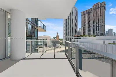 851 NE 1st Ave #1012, Miami: photo 1 of 35