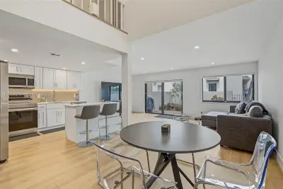 2607 N 40th Ave, Hollywood: photo 1 of 36