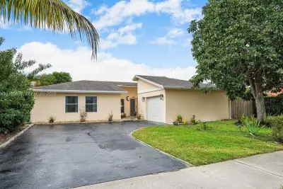 387 NW 39th Way, Deerfield Beach: photo 1 of 26
