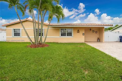 112 NE 206th Ter, Miami Gardens: photo 1 of 17