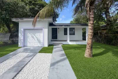 1427 NW 69th Ter, Miami: photo 1 of 24