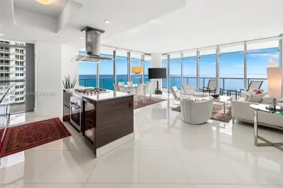 3737 Collins Ave #S-1301, Miami: photo 1 of 27