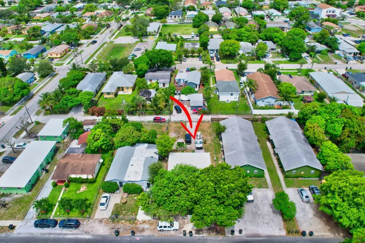 134 SW 10th Ave, Delray Beach: photo 1 of 14