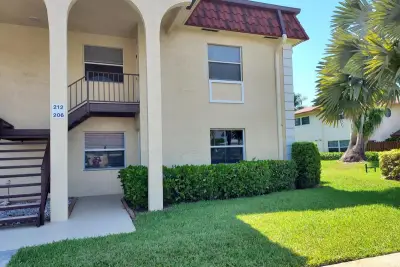 717 S US Hwy 1 #206, Jupiter: photo 1 of 33