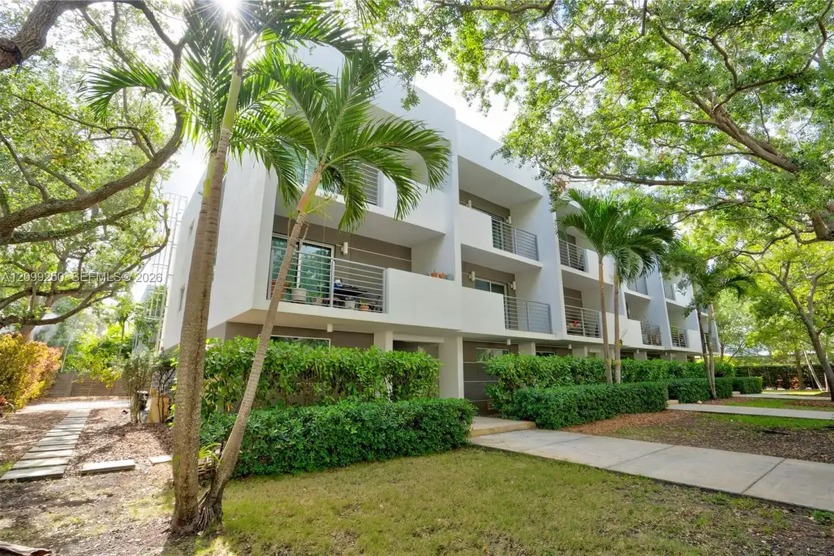 7541 SW 61st Ave #2, South Miami: photo 1 of 39