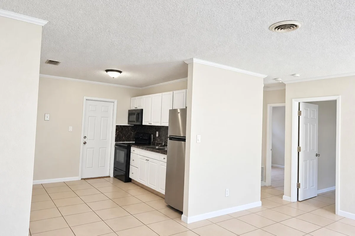 727 NW 1st Ave #2, Fort Lauderdale: photo 1 of 12