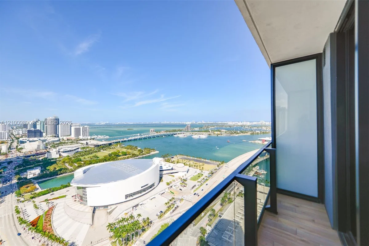 398 NE 5th St #3505, Miami: photo 1 of 15