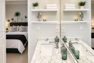 918 Ocean Dr #201, Miami Beach: photo 1 of 18