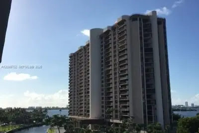 1650 NE 115th St #601, Miami: photo 1 of 9