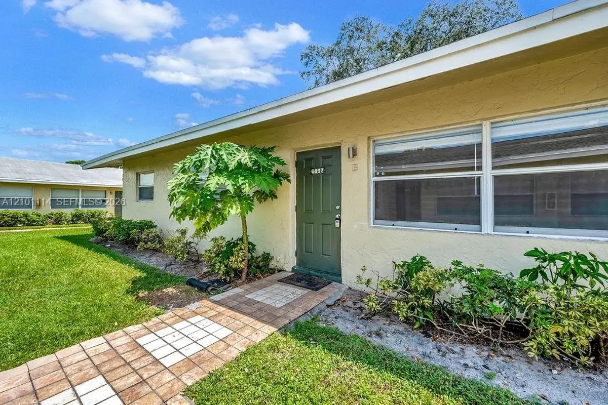 666 Kathy Ct, Margate: photo 1 of 45