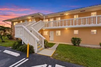 2192 NE 1st Way #102, Boynton Beach: photo 1 of 33