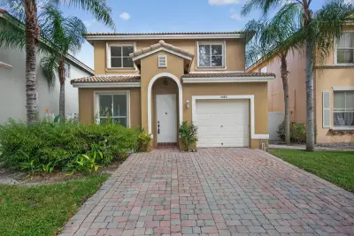 4083 Lake Tahoe Cir, West Palm Beach: photo 1 of 18