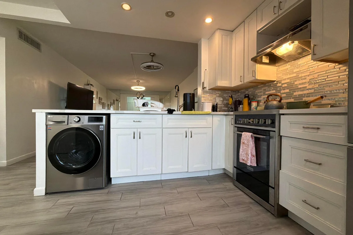 320 NE 12th Ave #105, Hallandale Beach: photo 1 of 47