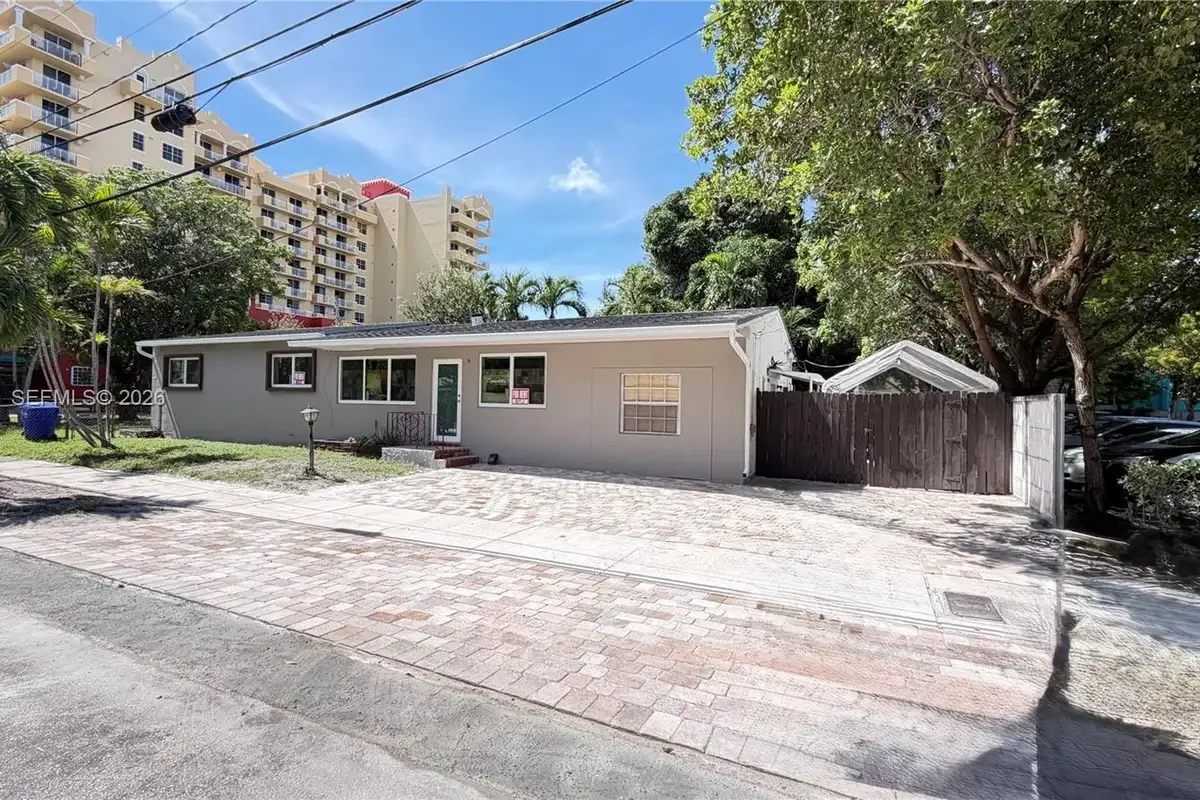 150 SW 41st Ave, Miami: photo 1 of 2