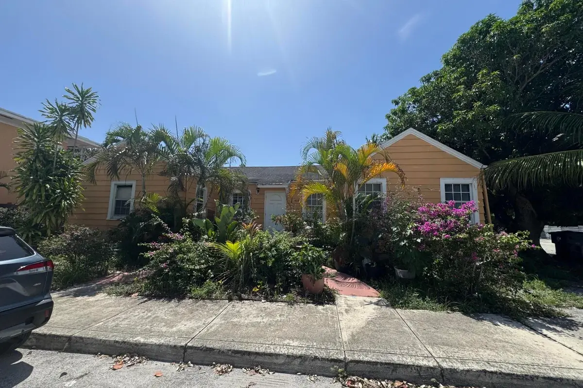 419 3rd Ave S, Lake Worth Beach: photo 1 of 11
