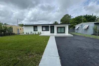 1031 NW 10th Ave, Fort Lauderdale: photo 1 of 24