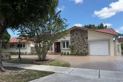 5223 SW 102nd Ct, Miami: photo 1 of 11