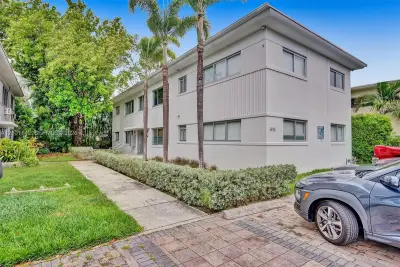 1415 16th St #4, Miami Beach: photo 1 of 45