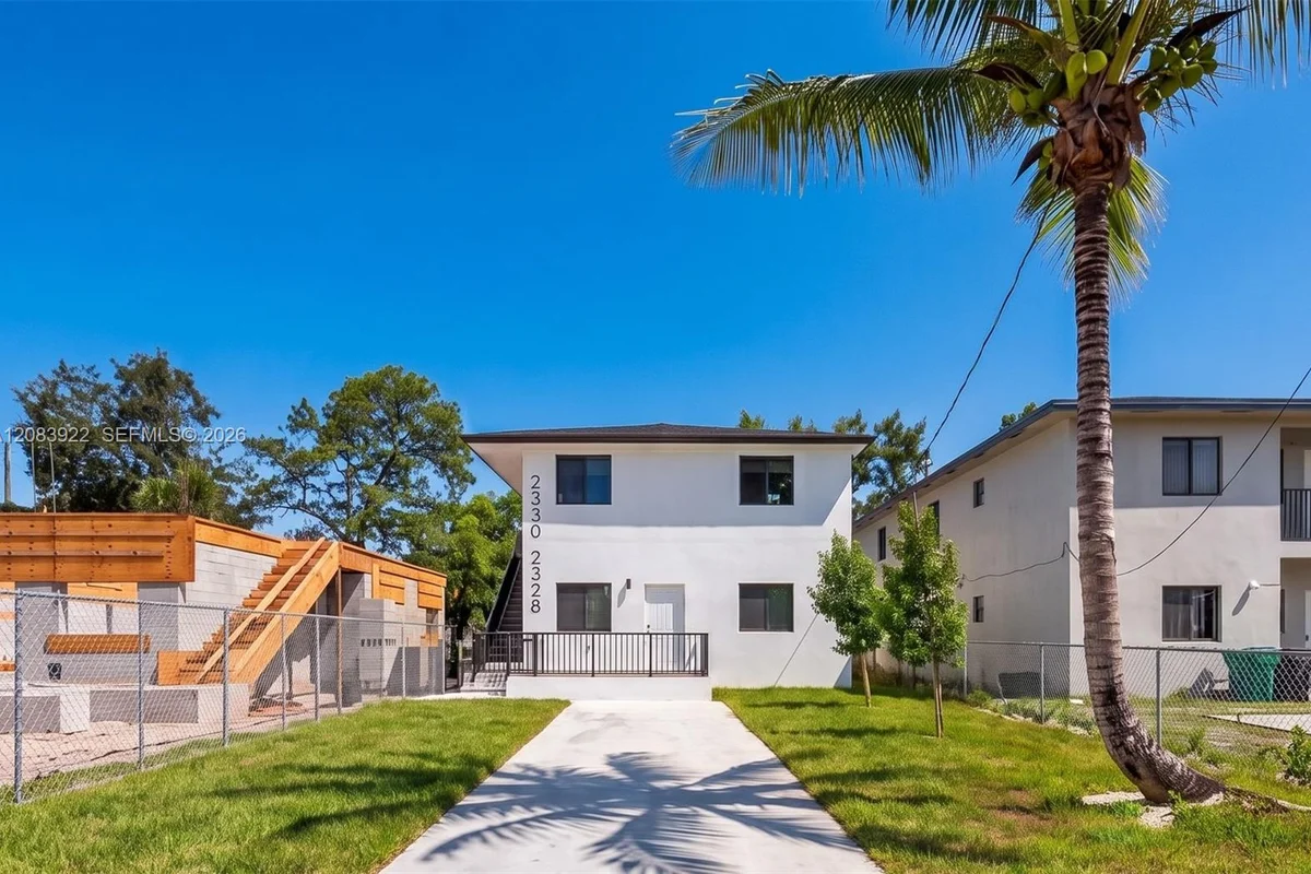 2328 NW 67th St, Miami: photo 1 of 30