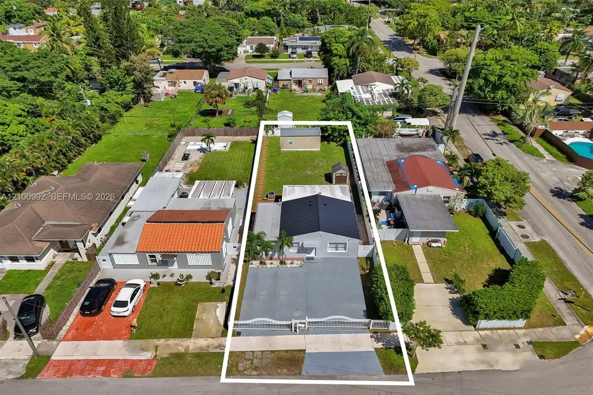2405 Funston, Hollywood: photo 1 of 25