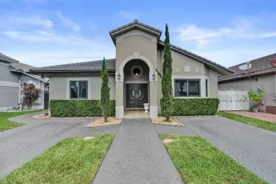 8741 NW 141st Ter, Miami Lakes: photo 1 of 39