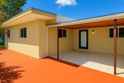 8846 SW 25th St, Miami: photo 1 of 13