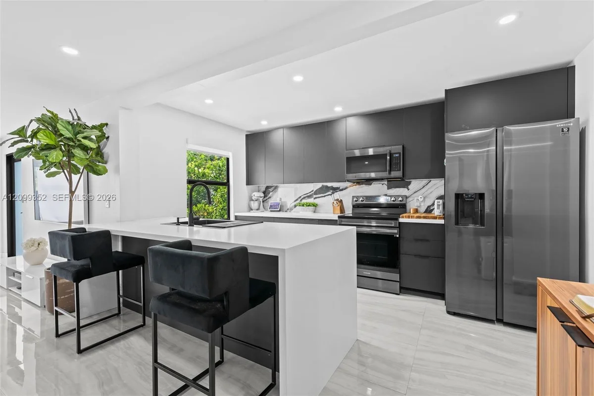544 SW 13th Ave, Fort Lauderdale: photo 1 of 25