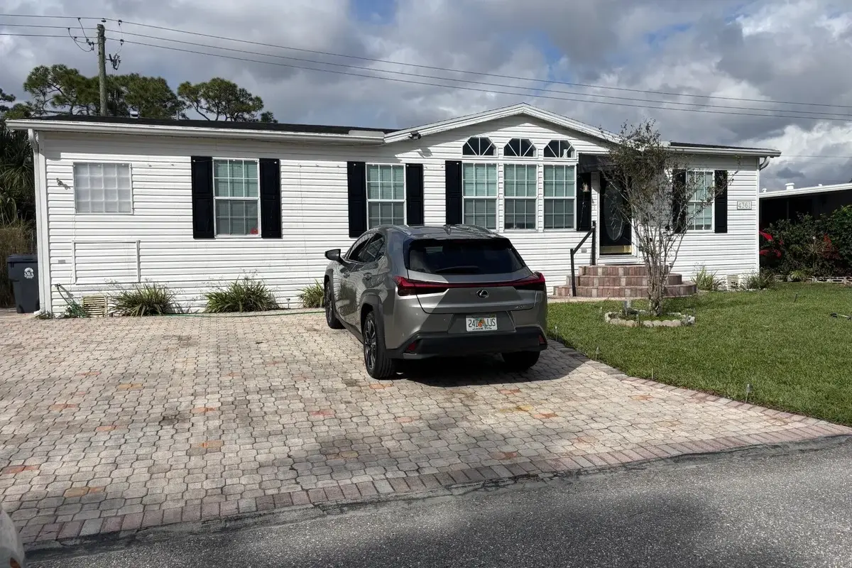 4361 1st Ct, Lantana: photo 1 of 54