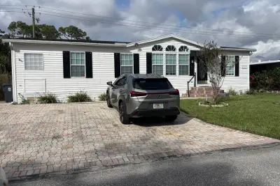 4361 1st Ct, Lantana: photo 1 of 54