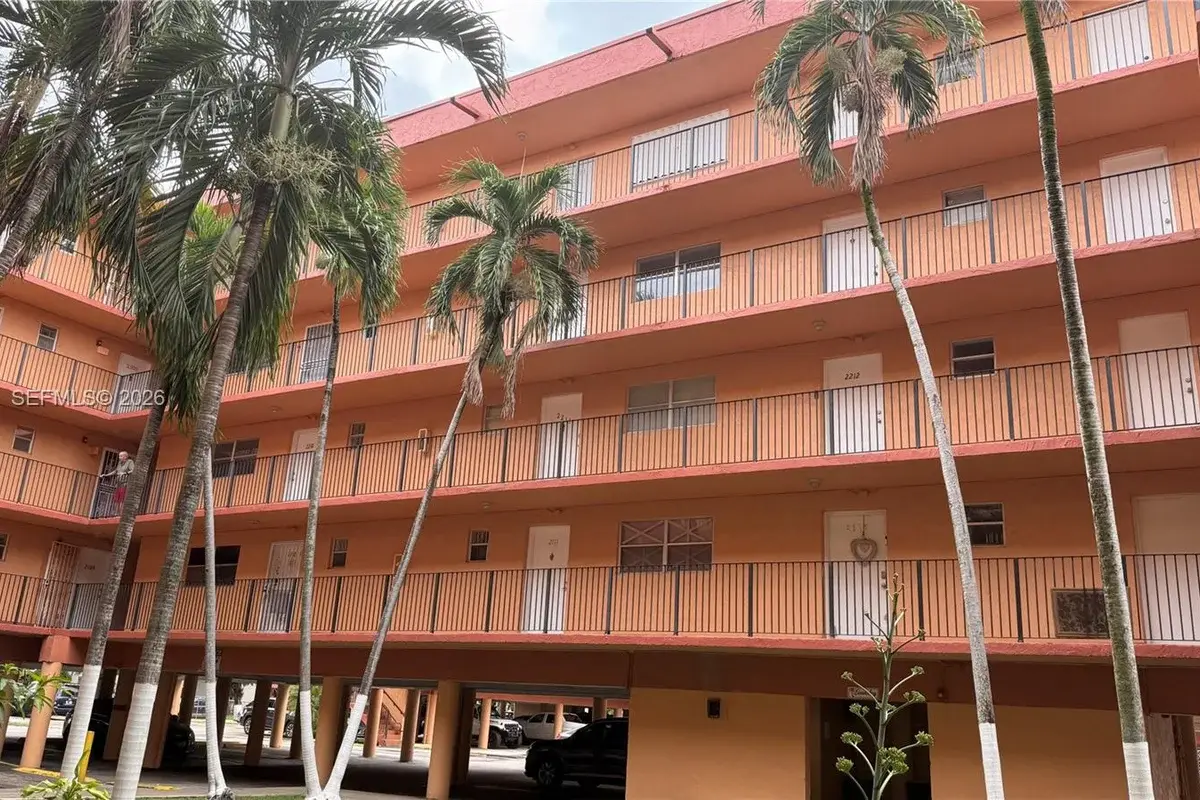 1950 W 56th St #2210B, Hialeah: photo 1 of 25