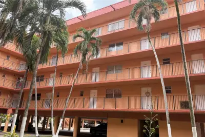 1950 W 56th St #2210B, Hialeah: photo 1 of 25