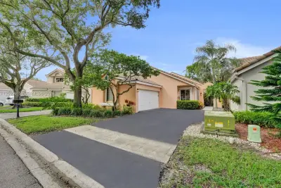 10149 NW 4th St, Plantation: photo 1 of 68