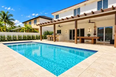 7874 NW 194th St, Hialeah: photo 1 of 2