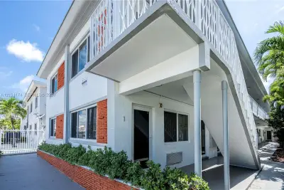 7311 Byron Ave #6, Miami Beach: photo 1 of 14