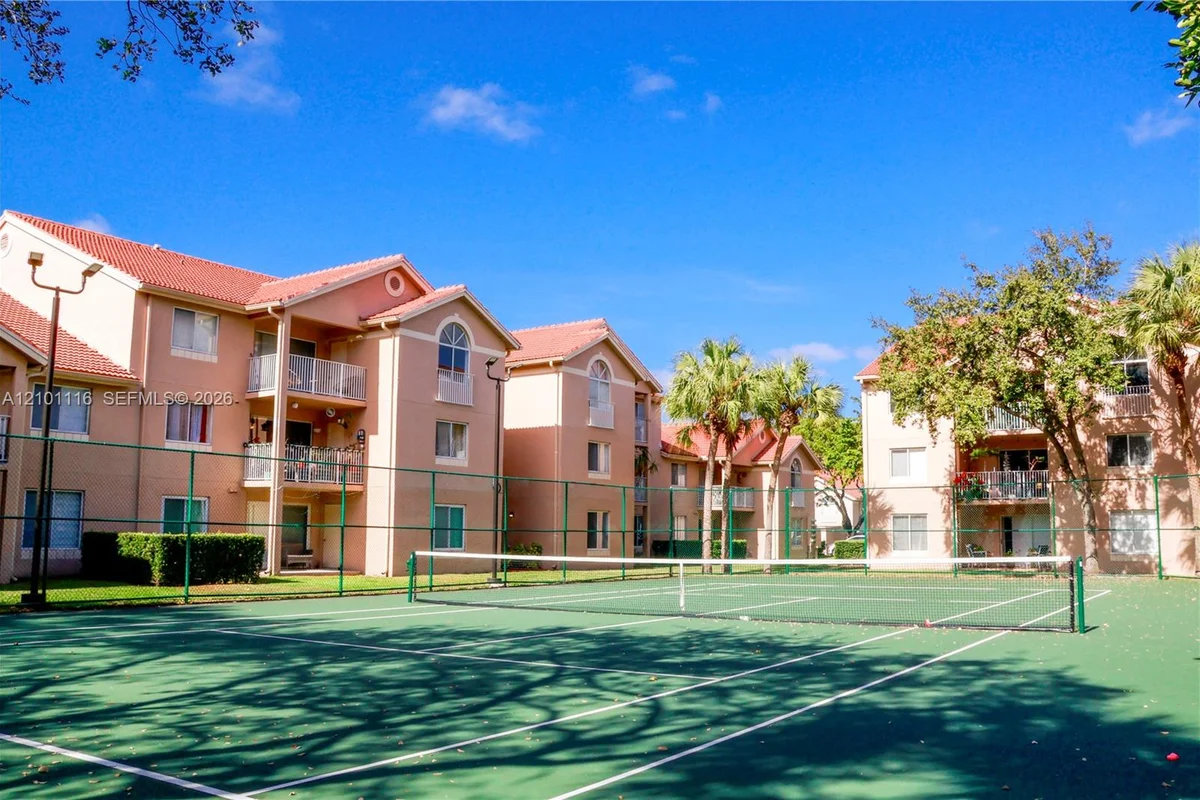 15770 SW 106th Ter #305, Miami: photo 1 of 17