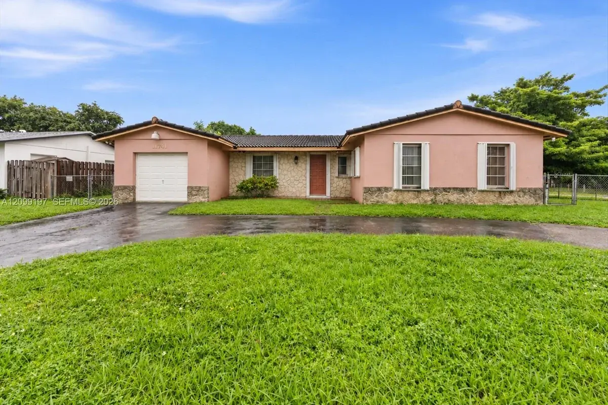 11741 SW 122nd Ave, Miami: photo 1 of 35