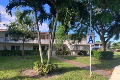 8 Cambridge A, West Palm Beach: photo 1 of 12