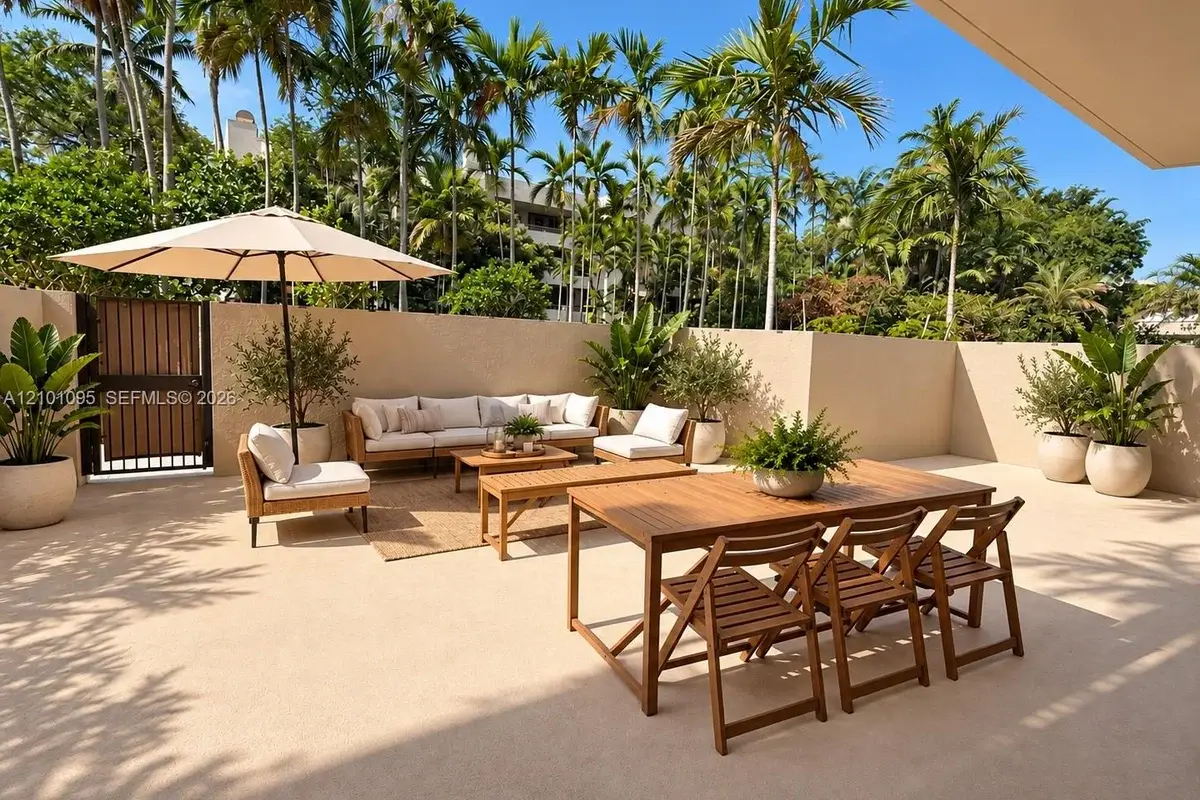 Condo in Key Biscayne: photo 1 of 17