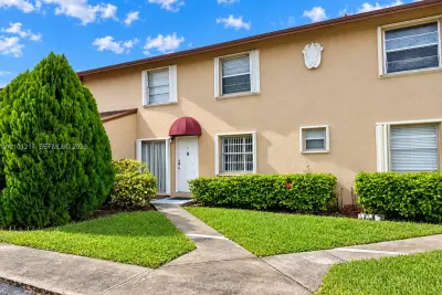15280 SW 80th St #8, Miami: photo 1 of 22