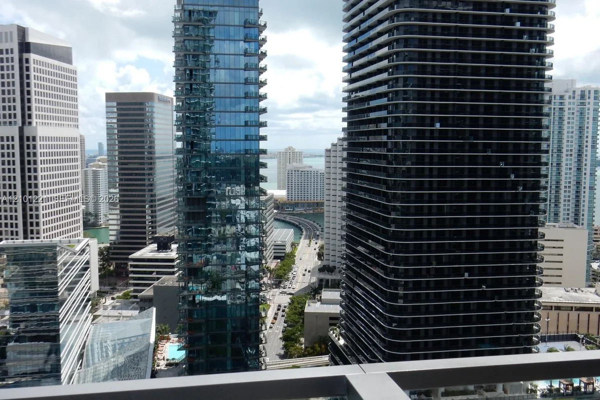 88 SW 7th St #2703, Miami: photo 1 of 27