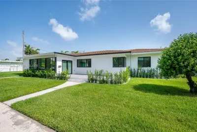 1621 S Treasure Dr, North Bay Village: photo 1 of 49