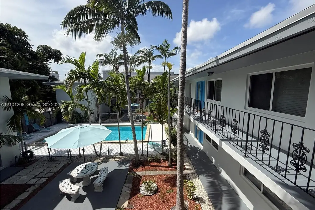 7441 SW 59th Pl #9, South Miami: photo 1 of 17