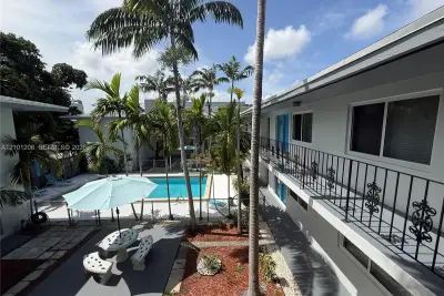 7441 SW 59th Pl #9, South Miami: photo 1 of 17