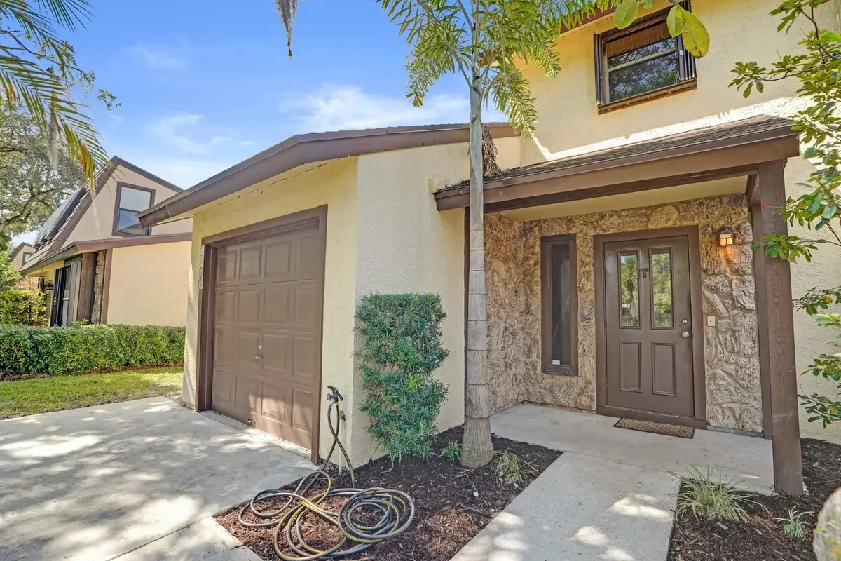 1065 Raintree Ln, Palm Beach Gardens: photo 1 of 29