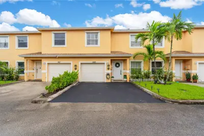 7469 Tam Oshanter Blvd, North Lauderdale: photo 1 of 44