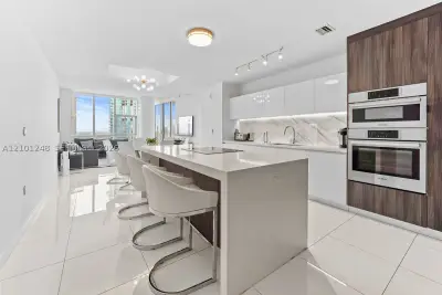 851 NE 1st Ave #2601, Miami: photo 1 of 42
