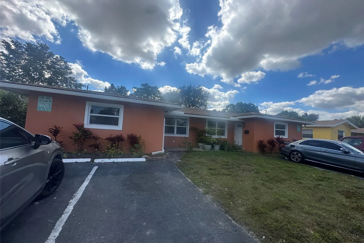 5400 NW 17th St, Lauderhill: photo 1 of 14