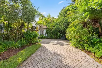 2741 Twin Oaks Way, Wellington: photo 1 of 19