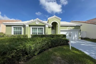 10126 Caoba St, Palm Beach Gardens: photo 1 of 24