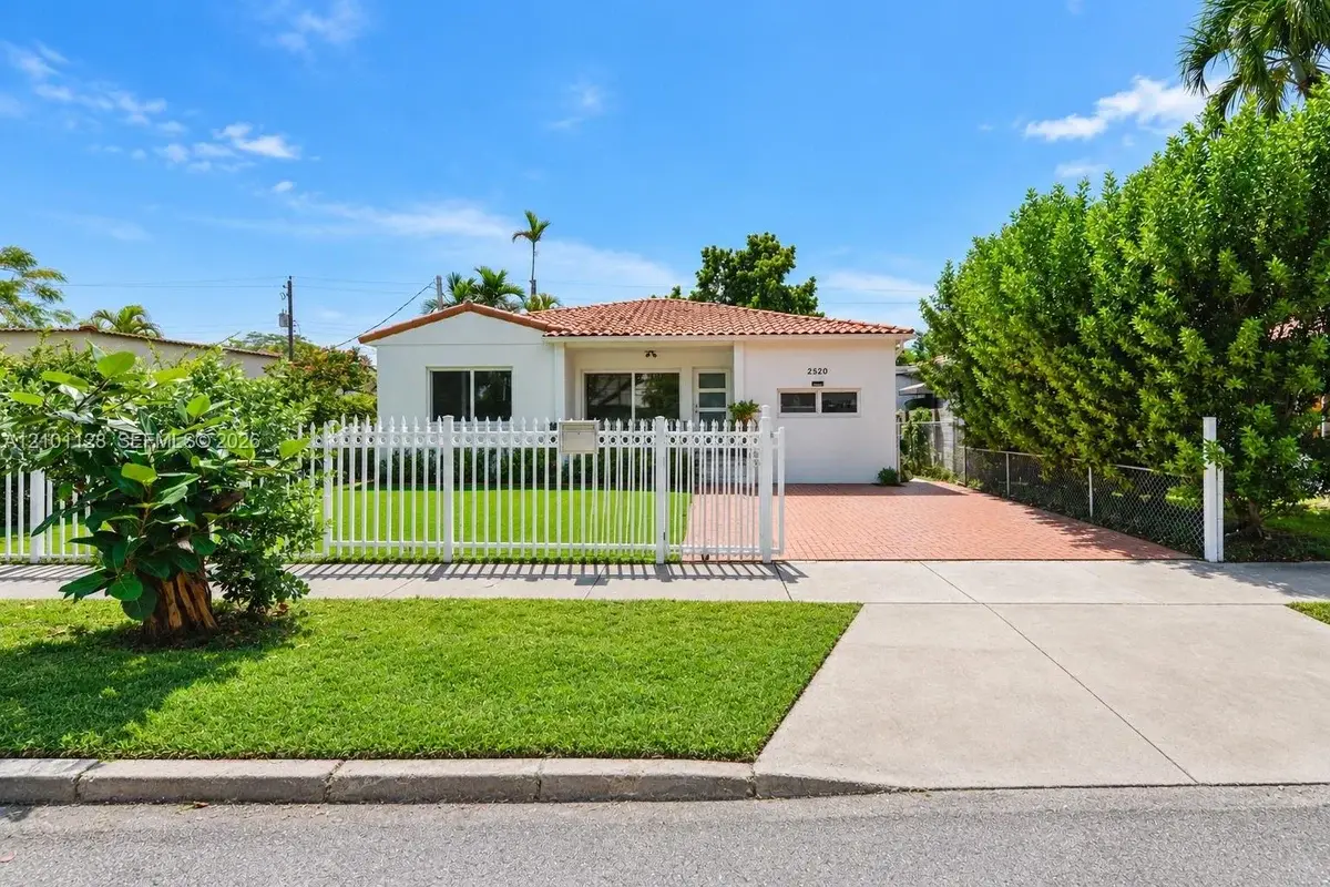 2520 SW 22nd Ter, Miami: photo 1 of 29